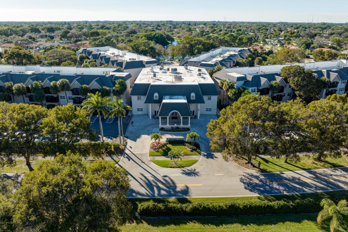 Veranda Club aerial view