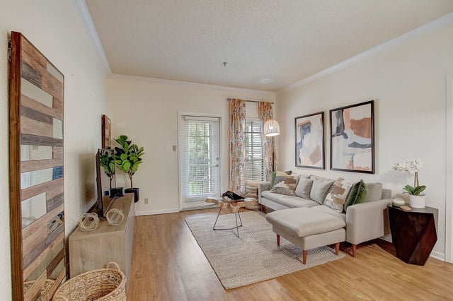6_web_or_mls_S_31st_St_006_1(1)-1